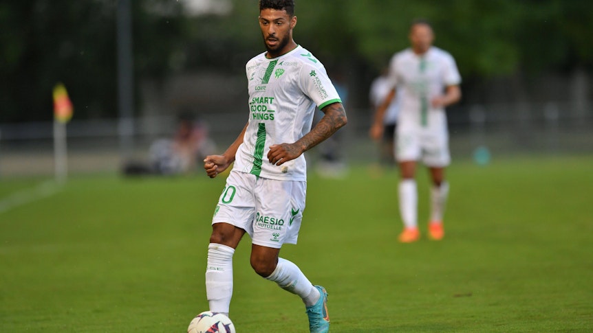 Denis Bouanga von Saint-Etienne bei einem Freundschaftsspiel gegen Girondins Bordeaux am 20. Juli 2022.
