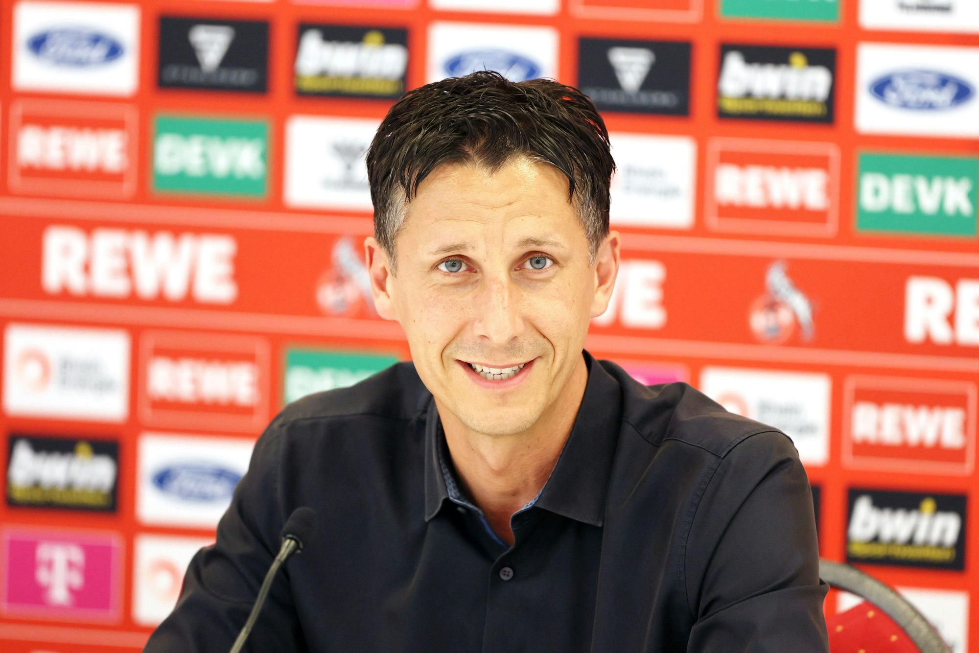 Christian Keller auf der Pressekonferenz vor dem Spiel gegen Jahn Regensburg