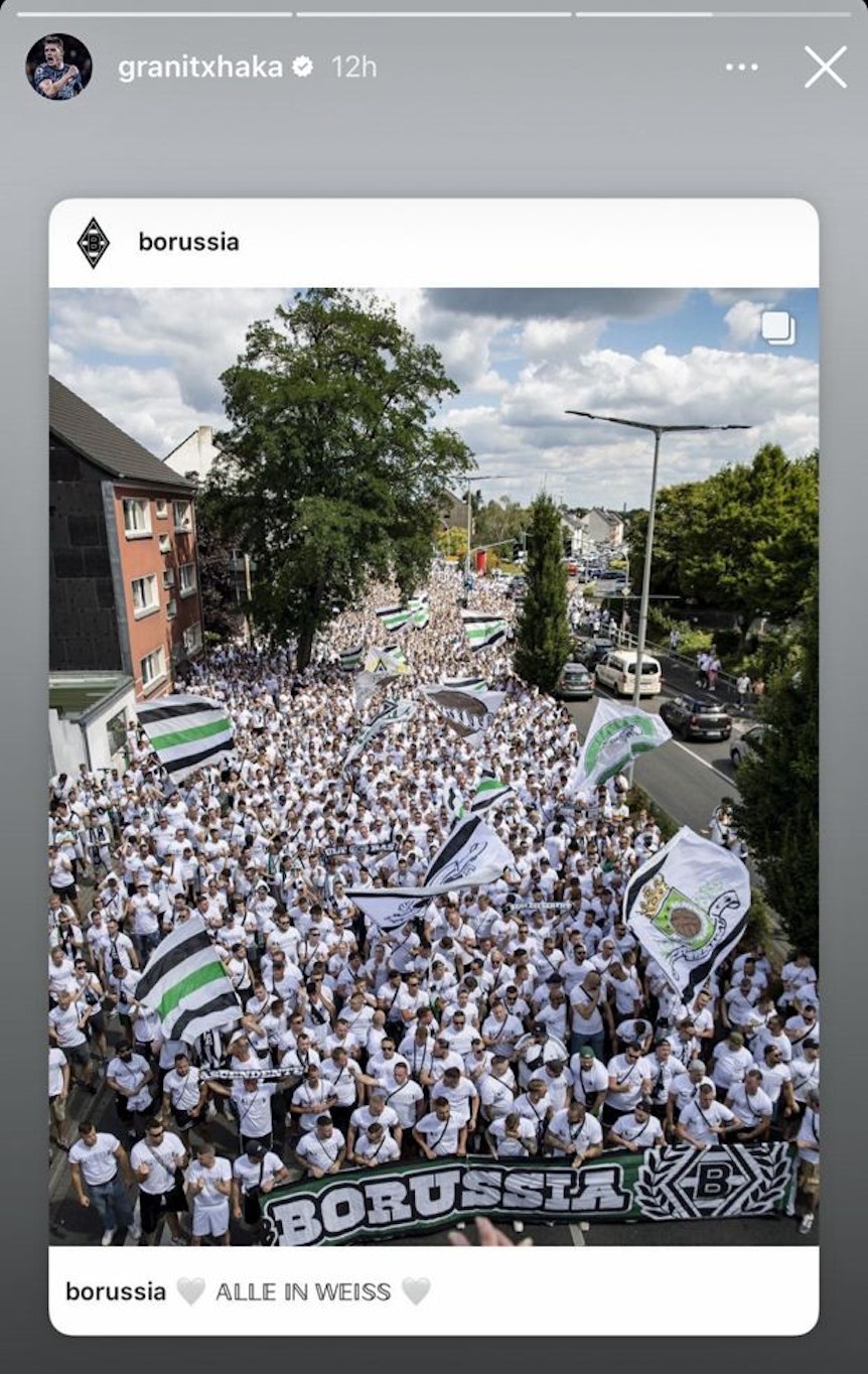 Ex-Gladbach-Kapitän Granit Xhaka, der aktuell bei Premier-League-Klub Arsenal London unter Vertrag steht, hat in seiner Instagram-Story den Marsch (6. August 2022) der Borussia-Fans veröffentlicht.