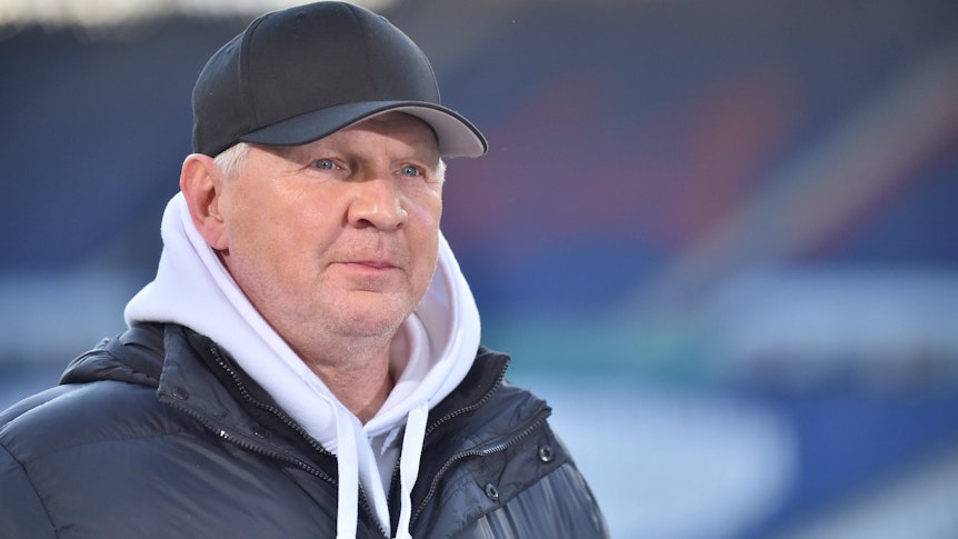 Stefan Effenberg, Ex-Spieler von Borussia Mönchengladbach hier beim DFB-Pokalspiel zwischen Hannover 96 und RB Leipzig am 2. März 2022, hat sich im „Sport1-Doppelpass“ zum Handspiel von Patrick Herrmann im Spiel bei Schalke 04 geäußert.