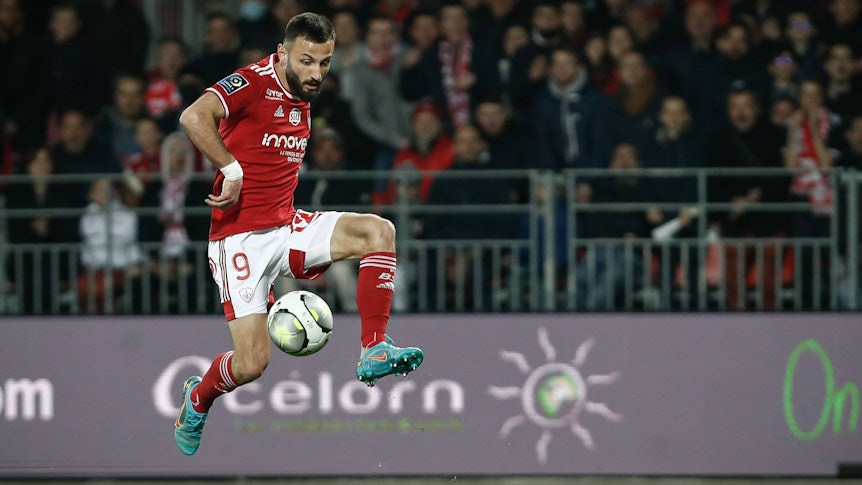 Franck Honorat von Stade Brest, hier bei einem Match gegen Olympique Lyon am 20. April 2022, soll das Interesse von Borussia Mönchengladbach geweckt haben.