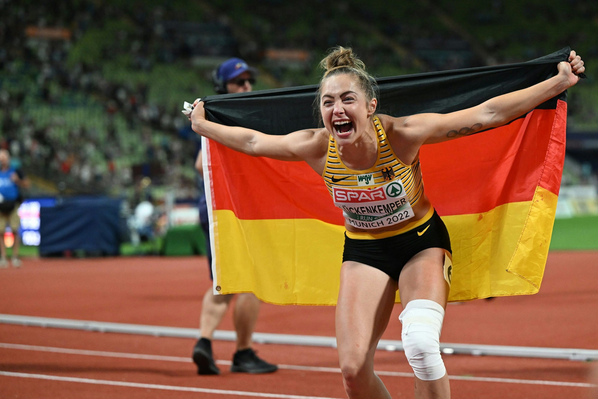 Gina Lückenkemper (Deutschland) jubelt nach dem Wettkampf.