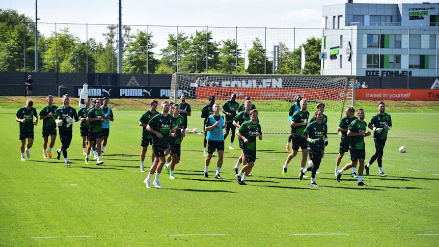 Das Team von Borussia Mönchengladbach am 1. September 2022 beim Training auf dem Trainingsplatz im Borussia-Park.