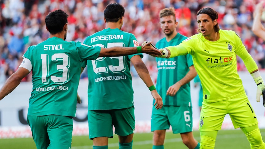 Lars Stindl (l.) und Yann Sommer (r.) während der Partie gegen den SC Freiburg am 11. September 2022.