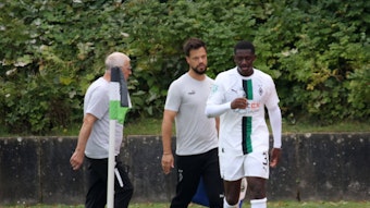 Besorgte Blicke bei Borussias U23: Mamadou Doucouré (r.) musste am Samstag (11. September 2022) beim Regionalliga-West-Match gegen die SG Wattenscheid 09 bereits nach 23 Minuten ausgewechselt werden.