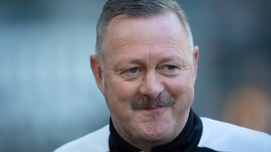 Roland Virkus, Sportdirektor von Borussia Mönchengladbach, lächelt vor dem Bundesliga-Spiel gegen RB Leipzig am 17. September 2022.
