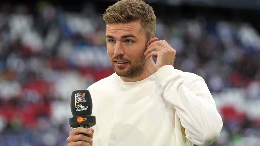 Christoph Kramer von Borussia Mönchengladbach wird bei der Winter-WM in Katar als TV-Experte dabei sein. Das Foto zeigt ihn am 7. Juni in gleicher Funktion bei einem Nations-League-Spiel.