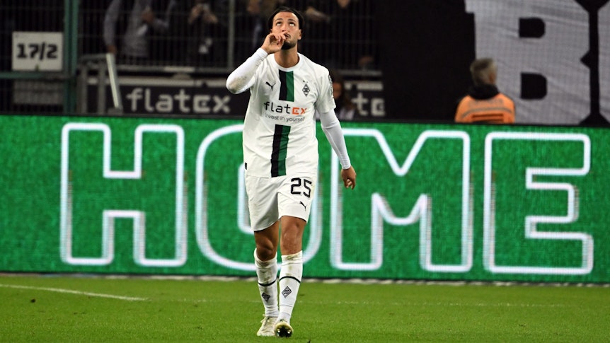 Jubel bei Ramy Bensebaini von Borussia Mönchengladbach bei seinem Treffer im Bundesliga-Spiel gegen RB Leipzig am 17. September 2022.