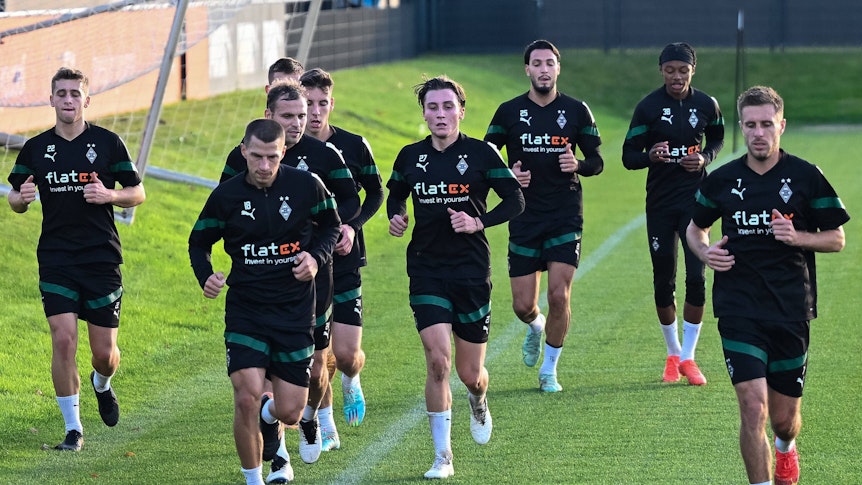 Ein Teil der Mannschaft von Borussia Mönchengladbach läuft