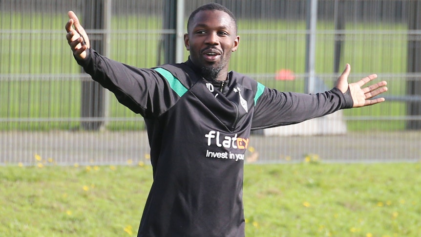 Marcus Thuram gestikuliert beim Mannschaftstraining von Borussia Mönchengladbach am Borussia-Park. Aufgenommen wurde das Foto am 28. Oktober 2022.