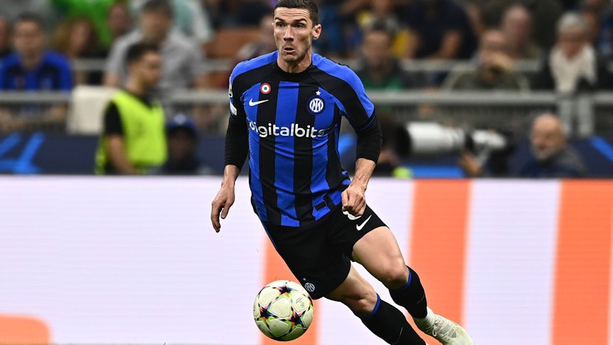 Robin Gosens, hier beim Champions-League-Match zwischen Inter Mailand und Viktoria Pilsen am 26. Oktober 2022, soll das Interesse mehrerer Bundesligisten auf sich gezogen haben. Einer von ihnen ist Borussia Mönchengladbach.