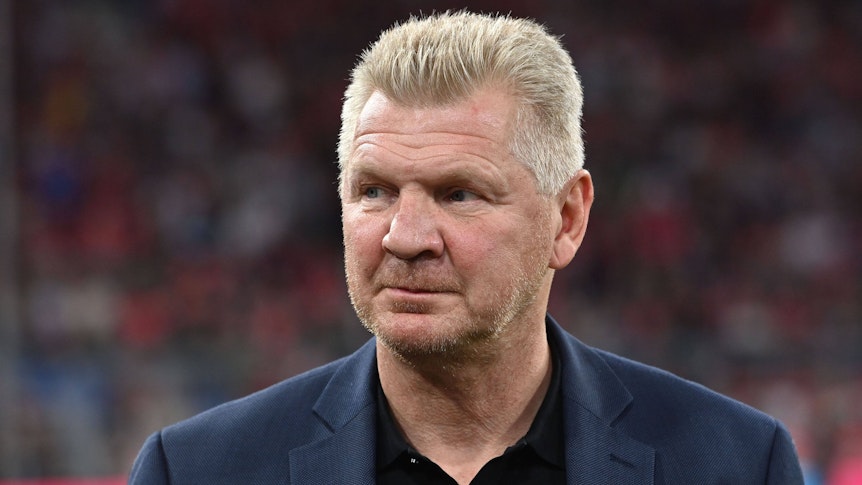 Stefan Effenberg in seiner Rolle als Botschafter des FC Bayern München beim Heimspiel gegen den SC Freiburg am 16. Oktober 2022.