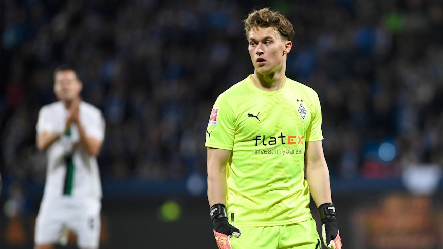 Bundesliga-Debütant Jan Olschowsky blickt beim Spiel gegen den VfL Bochum am 8. November 2022 nach rechts.