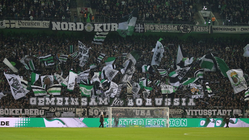 Der Borussia-Park, die Heimstätte von Borussia Mönchengladbach, wenige Minuten vor dem Heimspiel gegen den VfB Stuttgart am 4. November 2022.