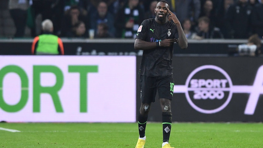 Marcus Thuram beim typischen Torjubel: Hier beim Treffer zum 3:1 im Bundesliga-Spiel gegen Borussia Dortmund am 11. November 2022), welches mit einem 4:2 für Borussia Mönchengladbach endete.
