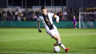 Lukas Ullrich, hier am 25. Oktober 2022 beim U19-Länderspiel zwischen Deutschland und Spanien, soll vor einem Wechsel zu Borussia Mönchengladbach stehen.