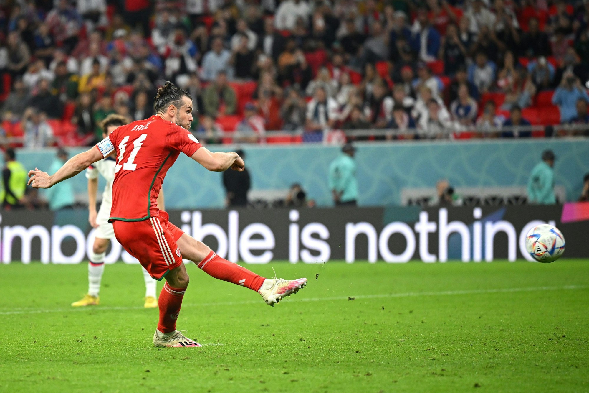Gareth Bale verwandelt einen Elfmeter zum 1:1 gegen die USA.