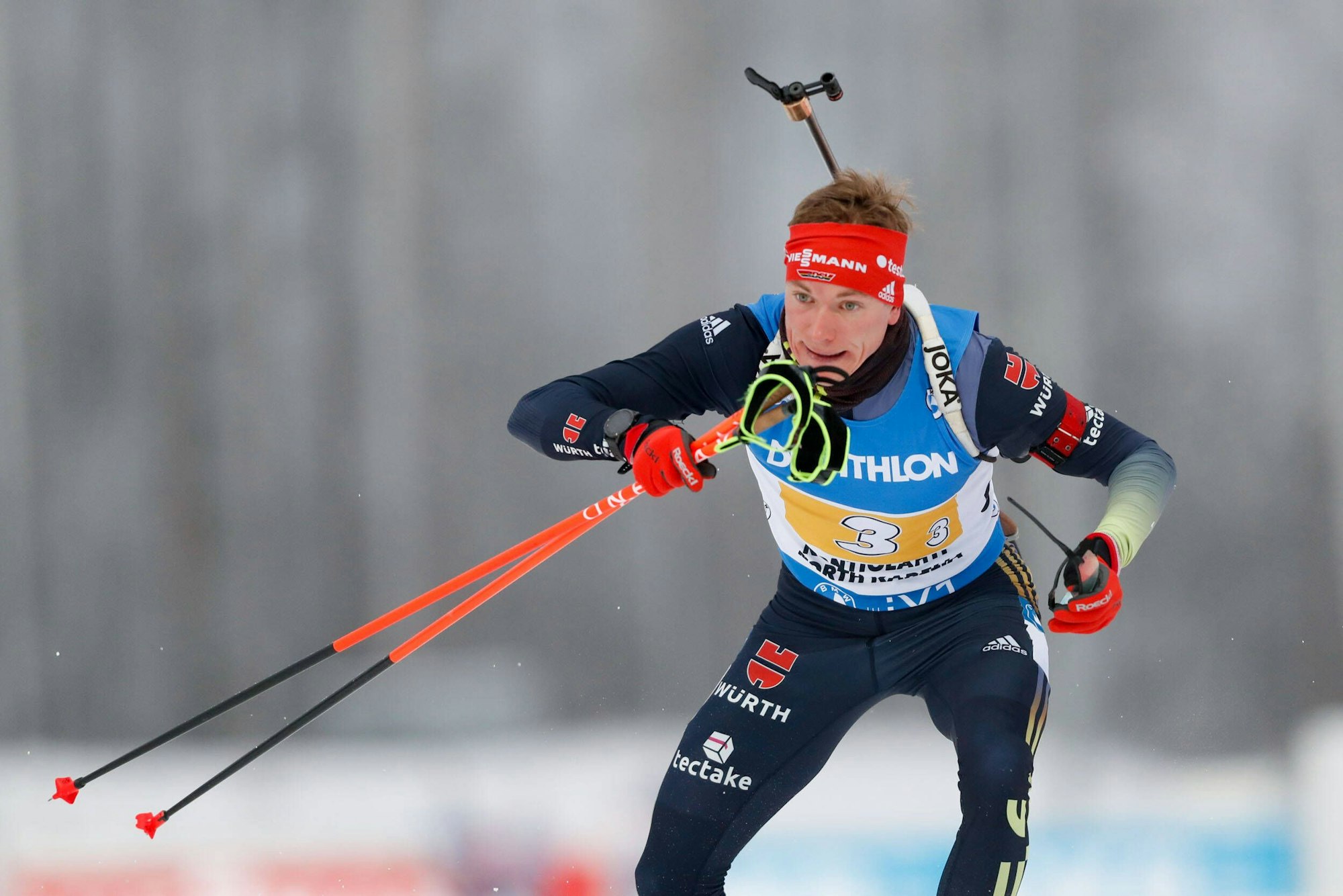 Benedikt Doll in Aktion bei der Biathlon-Staffel über 4 x 7,5 Kilometer.