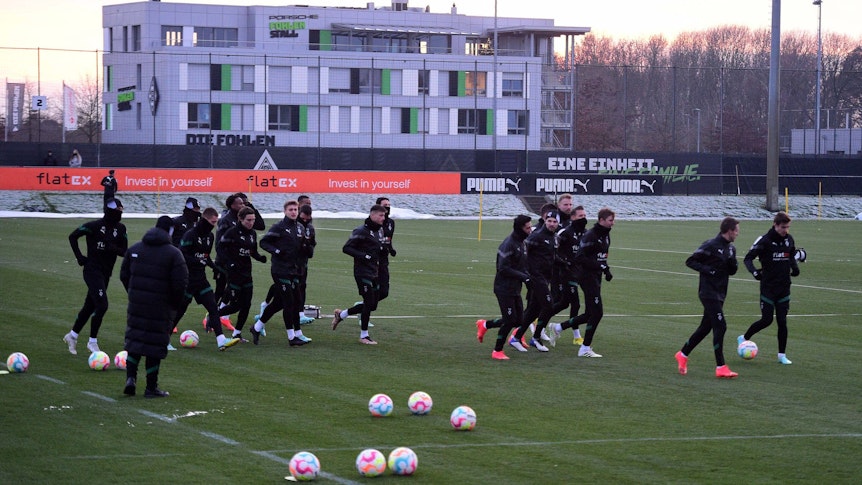Die Gladbach-Profis drehen beim Trainings-Auftakt in die zweite Saison-Hälfte ihre Runden über den Platz