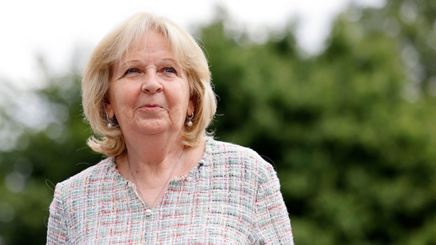 Politikerin Hannelore Kraft, hier am 15. Juli 2022 bei der Eröffnung des Johannes Rau-Zentrum mitsamt Bibliothek am Campus Freudenberg, freudig lächelnd in der Nahaufnahme.