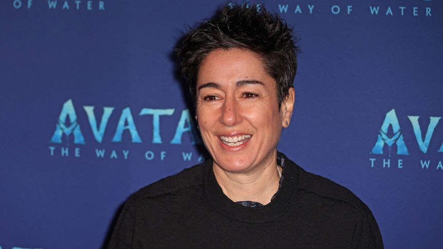 TV-Moderatorin Dunja Hayali auf dem blauen Teppich während der Deutschland-Premiere des Films Avatar am 12. Dezember 2022.