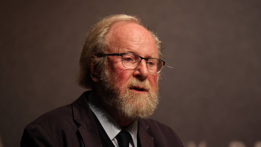 Wolfgang Thierse, hier am 4. Oktober bei einer Veranstaltung in Lübeck, eine Rede haltend.