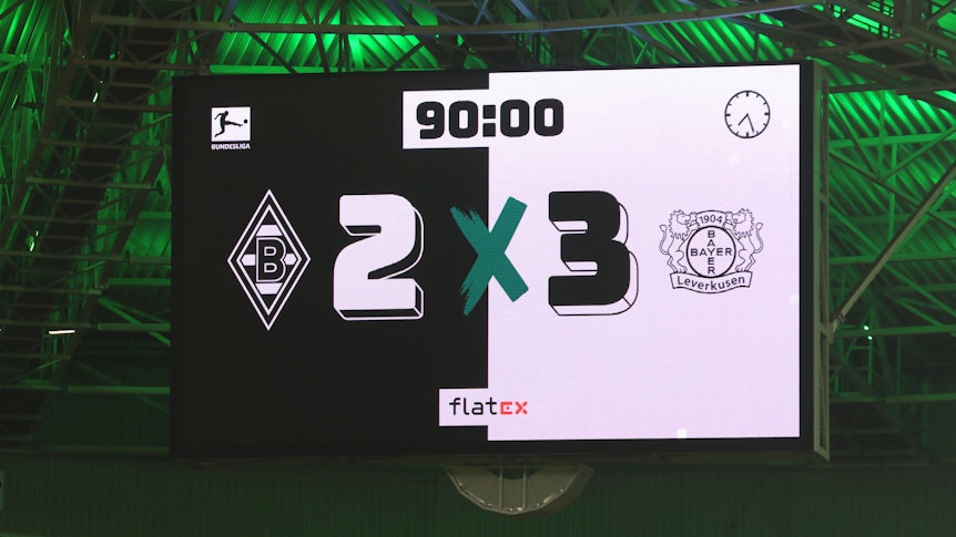 Die Anzeigetafel nach dem 2:3 zwischen Borussia Mönchengladbach und Bayer Leverkusen am 22. Januar 2023.