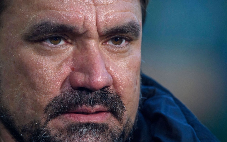 Daniel Farke ist Cheftrainer bei Borussia Mönchengladbach, auf diesem Foto ist der 46-Jährige am 22. Januar 2023 im Borussia-Park zu sehen. Farke schaut, angespannt wirkend, nach vorne.