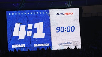 Die Anzeigetafel im Olympiastadion in Berlin zeigt das 4:1 von Hertha BSC gegen Borussia Mönchengladbach im Bundesliga-Spiel am 12. Februar 2023.