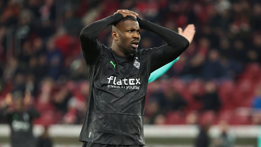 Marcus Thuram von Borussia Mönchengladbach hadert nach seiner vergebenen Chance am 24. Februar 2023 gegen den 1. FSV Mainz 05.