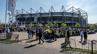 Der Bitburger-Biergarten hinter der Nordkurve des Stadions im Borussia-Park von Borussia Mönchengladbach. Dieses Symbolfoto stammt vom 16. April 2021.