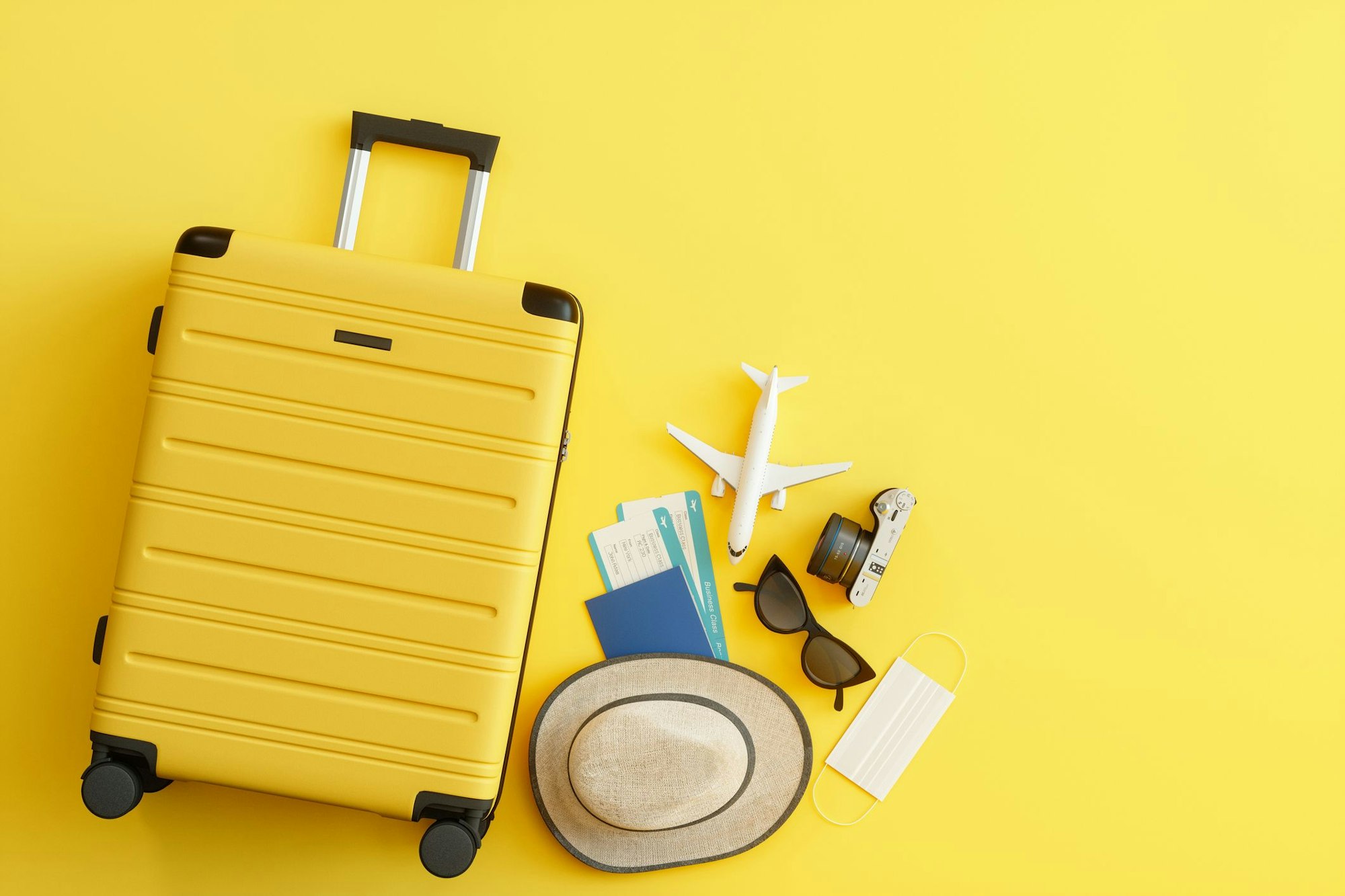 Ein gelber Handgepäckkoffer