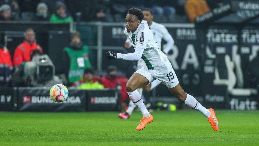 Nathan Ngoumou, hier am 22. Januar 2023 beim Spiel zwischen Borussia Mönchengladbach gegen Bayer Leverkusen, hofft auf seinen endgültigen Durchbruch bei den Fohlen.