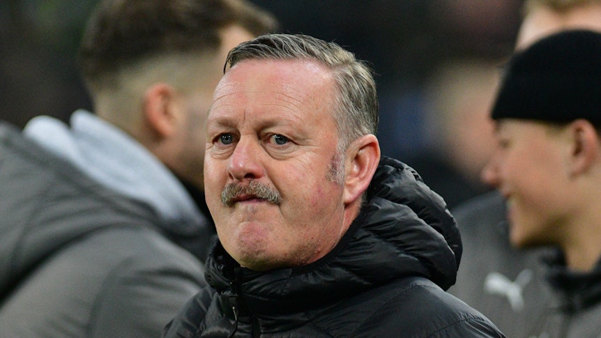 Roland Virkus, hier am 17. März 2023, steht vor der Aufgabe, im Sommer 2023 einen Kader-Umbruch bei Borussia Mönchengladbach zu vollziehen. Das Foto zeigt den Gladbach-Manager vor dem Heimspiel gegen Werder Bremen.