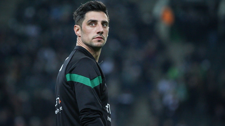 Lars Stindl, Kapitän von Borussia Mönchengladbach, hier am 17. März 2023 beim Warmmachen bei der Partie gegen Werder Bremen.