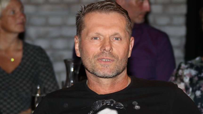 Uli Borowka, hier zu sehen als Gast in einer Talkshow am 31. August 2018, hat nach dem Derby zwischen Borussia Mönchengladbach und dem 1. FC Köln am Sonntag (2. April) den VfL scharf kritisiert.