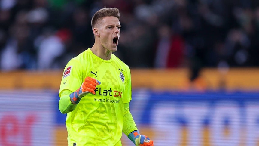 Jonas Omlin, hier am 18. Februar 2023, spielt seit Januar 2023 für Borussia Mönchengladbach. Das Foto zeigt den Gladbach-Torhüter im Bundesliga-Spiel gegen Bayern München.