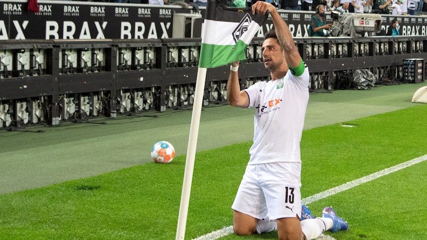 Borussia Mönchengladbachs Lars Stindl feiert ein Tor. Im Sommer wird Stindl Gladbach verlassen.