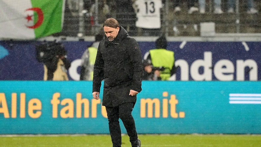 Trainer Daniel Farke von Borussia Mönchengladbach nach dem 1:1 im Bundesligaspiel bei Eintracht Frankfurt am 15. April 2023.