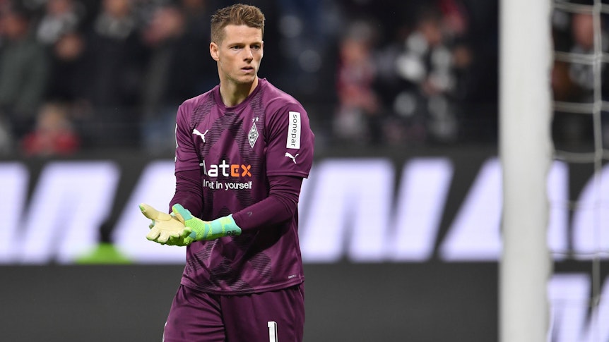Jonas Omlin, Keeper von Borussia Mönchengladbach, hier am 15. April 2023 beim Auswärtsspiel in Frankfurt.