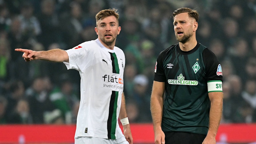 Das Foto zeigt den deutschen Nationalspieler Niclas Füllkrug (r.) gemeinsam mit Christoph Kramer beim Spiel von Borussia Mönchengladbach gegen Werder Bremen am 17. März 2023.