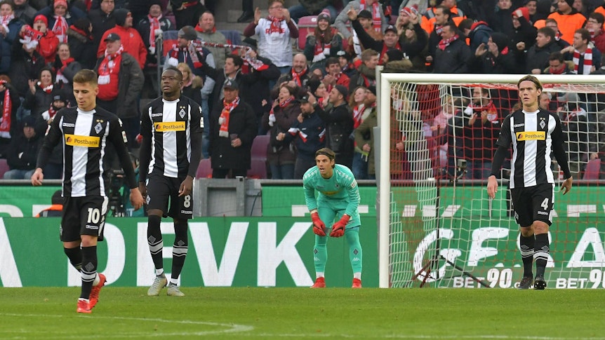 Thorgan Hazard, Denis Zakaria, Yann Sommer und Jannik Vestergaard (v.l.n.r.) beim Spiel von Borussia Mönchengladbach beim 1. FC Köln am 14. Januar 2018.