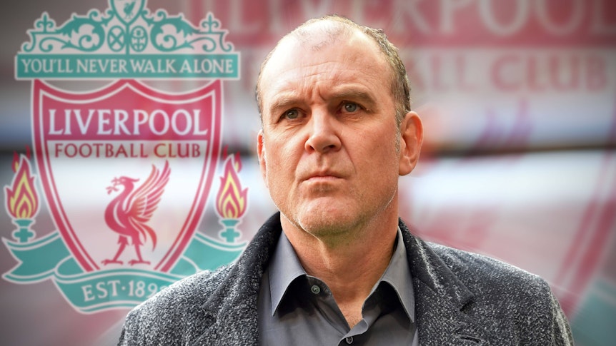 Diese Fotomontage zeigt Jörg Schmadtke als neuen Sportdirektor beim FC Liverpool. Der 59-Jährige hat zuvor auch schon beim 1. FC Köln als Manager gearbeitet. Zu sehen sind Schmadtke und das Vereinswappen des FC Liverpool.