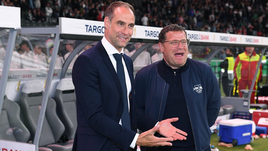 Finale im DFB-Pokal und Max Eberl (r) ist dabei, Der Verantwortliche von RB Leipzig steht am 3. Juni 2023 neben Red-Bull-Boss Oliver Mintzlaff im Berliner Olympiastadion.