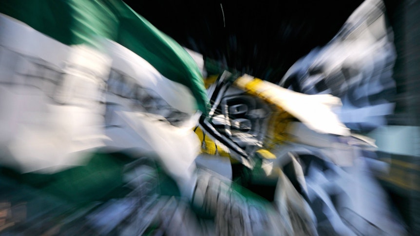 Symbolfoto: Eine Fahne zeigt die Borussia-Raute, das Vereinsemblem von Fußball-Bundesligist Borussia Mönchengladbach. Das Foto stammt vom 2. November 2011.