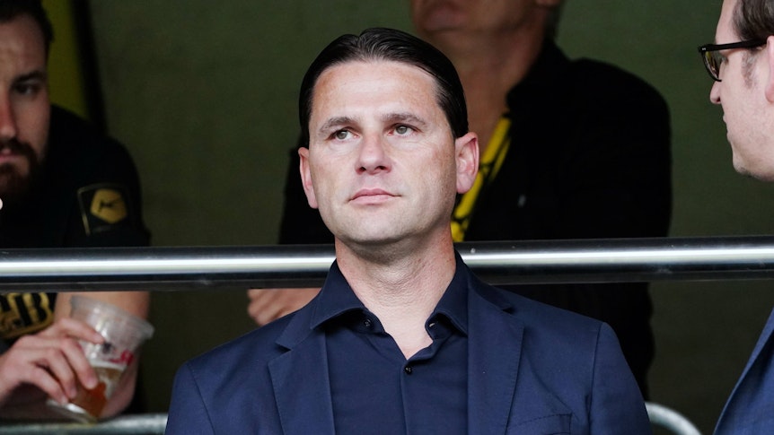 Gerardo Seaone schaut sich am 4. Juni 2023 das Pokalfinale der Young Boys Bern gegen den FC Lugano von der Tribüne aus an.