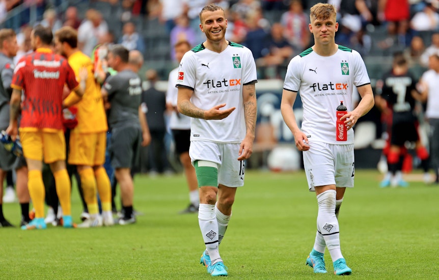 Gladbach-Profi Luca Netz (r.) ist im EM-Aufgebot der deutschen U21-Nationalmannschaft. Jordan Beyer (l.) nicht. Auf diesem Foto sind die beiden am 8. Mai 2022 in Frankfurt zu sehen.