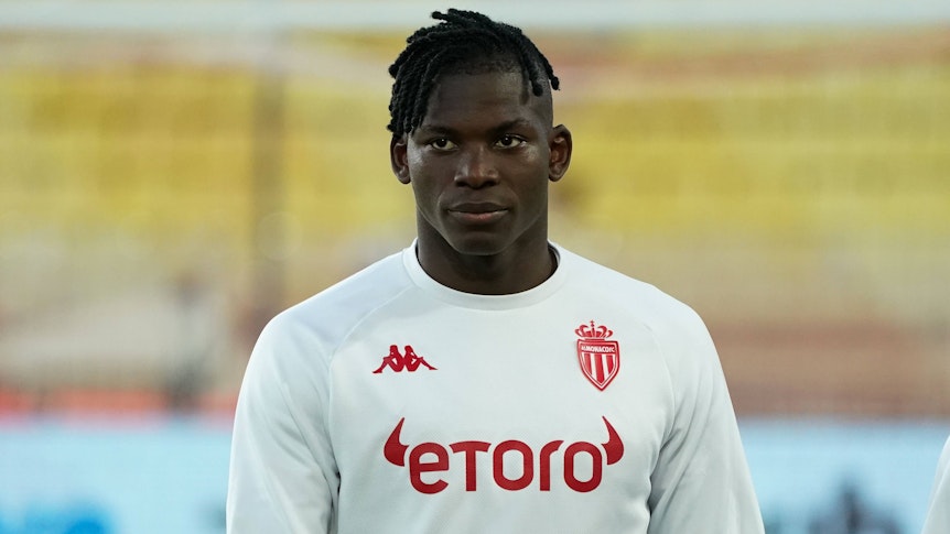 Ex-Gladbach-Stürmer Breel Embolo, hier am 3. Juni 2023 im Trikot seines jetzigen Vereins AS Monaco zu sehen. Embolo schaut nach vorne.