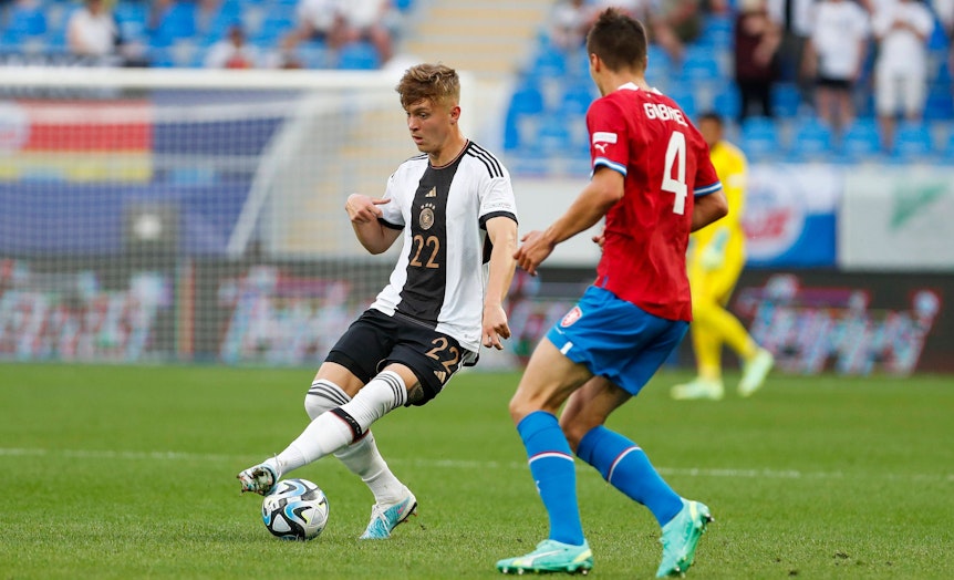 Luca Netz von Borussia Mönchengladbach im Trikot der deutschen U21-Nationalmannschaft beim Europameisterschaftsspiel gegen Tschechien am 25. Juni 2023.