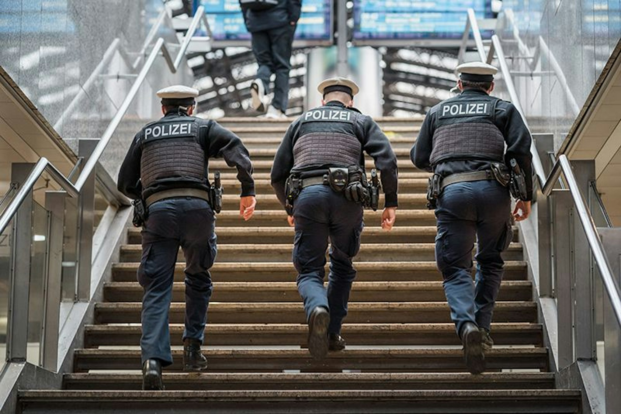 Bundespolizisten am Kölner Hauptbahnhof.